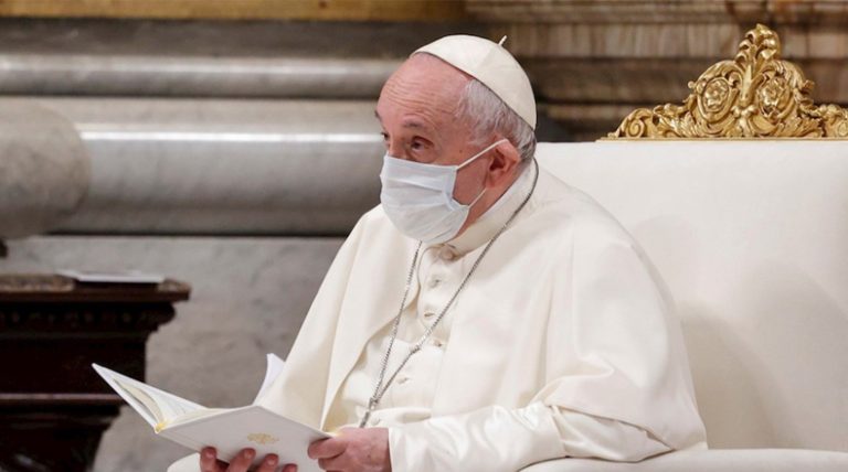 !Basta! Herir a una mujer es ultrajar a Dios, dijo el Papa Francisco en su primera misa de 2022